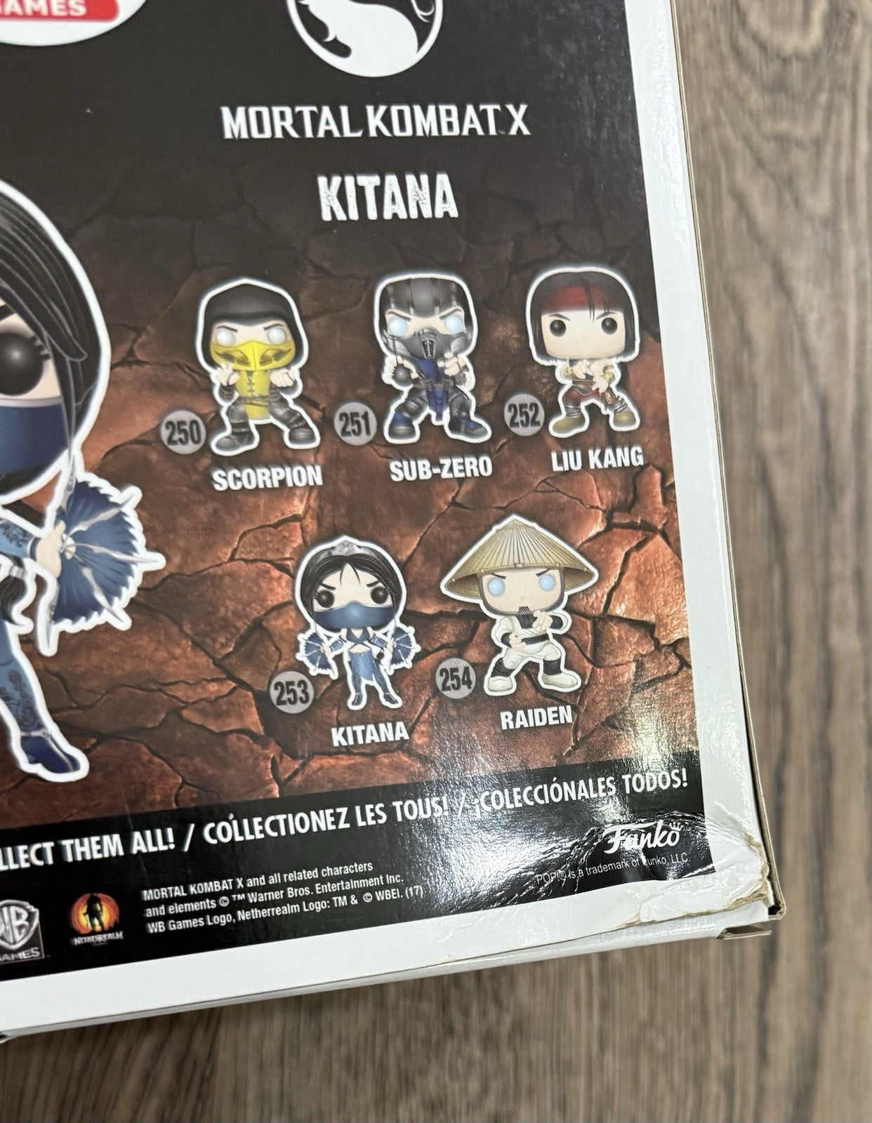 Funko Pop! Games - Mortal Kombat X: Kitana #253 Vaulted w/ Protector BOX DAMAGE