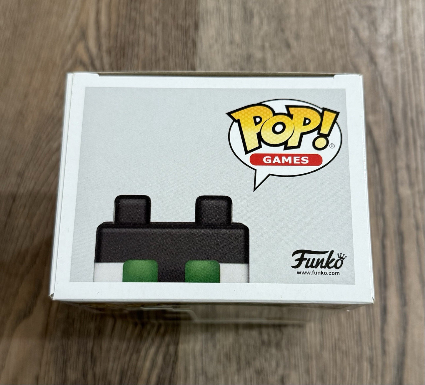 Funko Pop! Games - Minecraft: Tuxedo Cat #332 CHASE w/ Protector