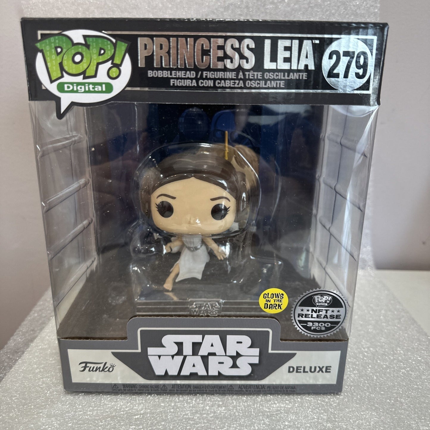 Funko Pop! Deluxe: Star Wars - Princess Leia (Glow) (Digital Pop! Release) -...