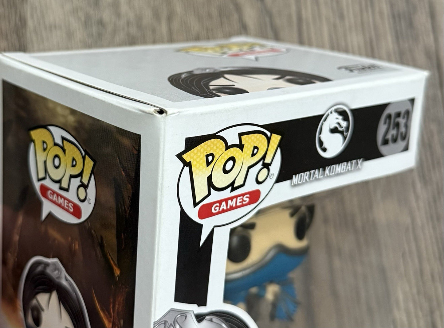 Funko Pop! Games - Mortal Kombat X: Kitana #253 Vaulted w/ Protector BOX DAMAGE