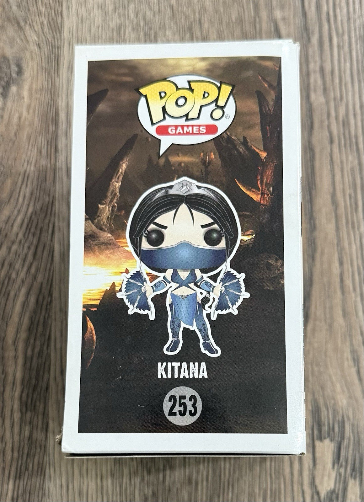 Funko Pop! Games - Mortal Kombat X: Kitana #253 Vaulted w/ Protector BOX DAMAGE