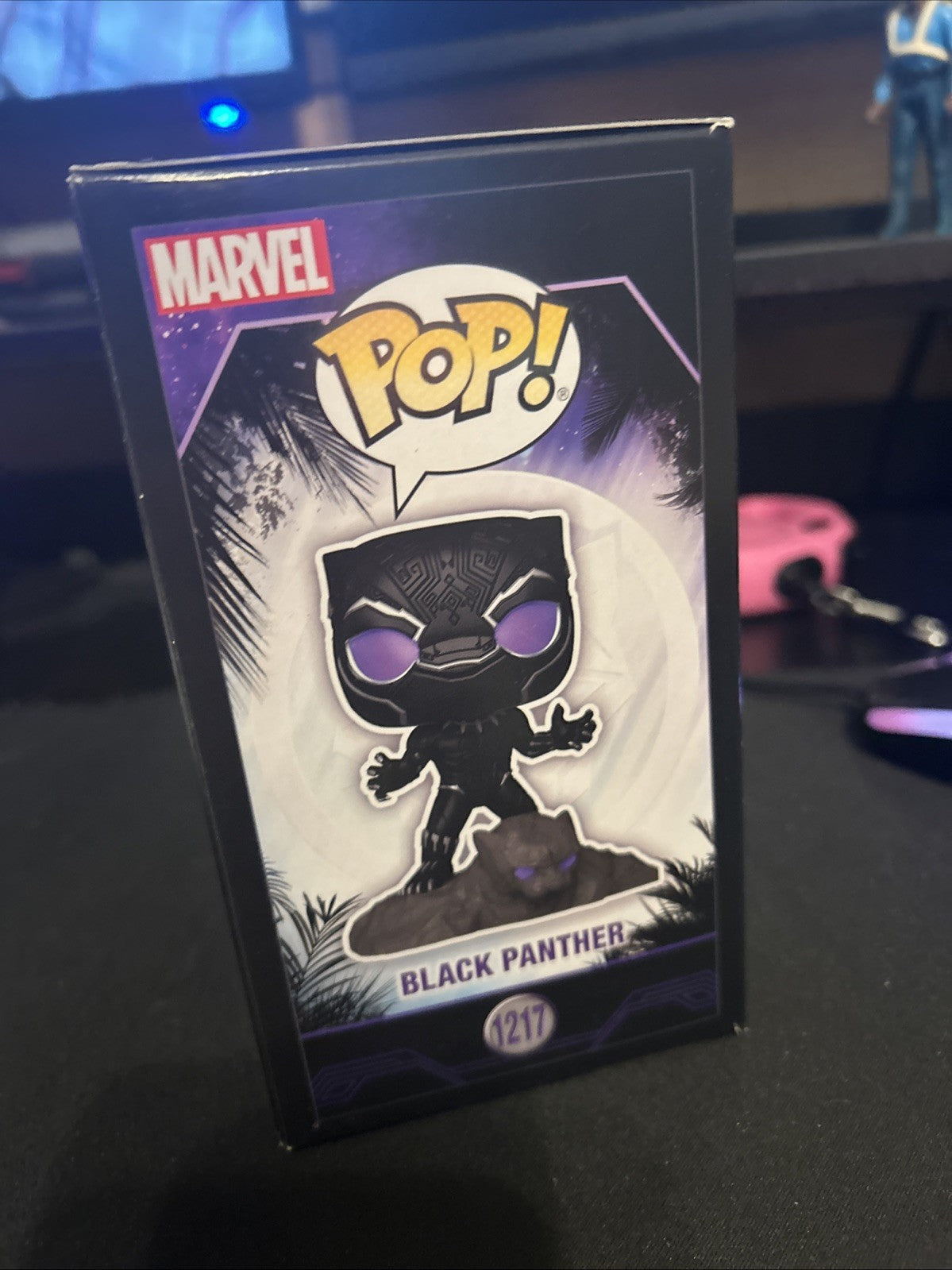 Funko Pop! Vinyl: Marvel Black Panther - Black Panther - Funko Exclusive - #1217