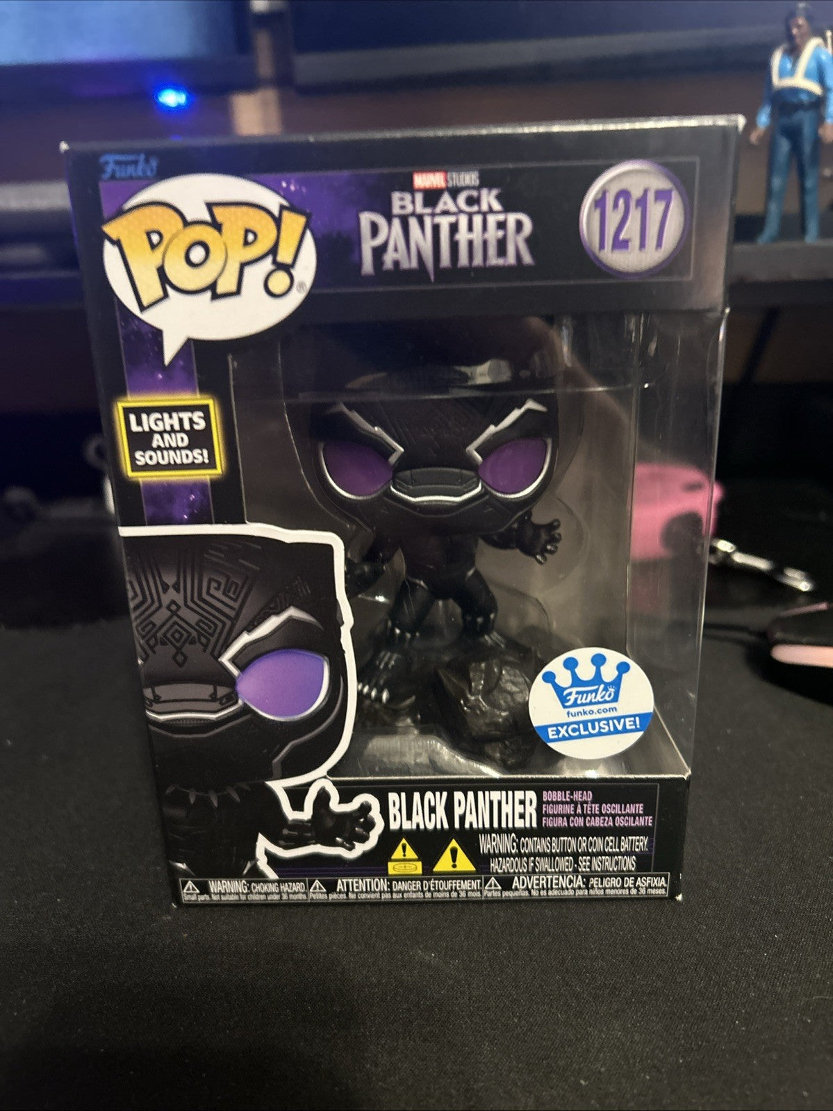Funko Pop! Vinyl: Marvel Black Panther - Black Panther - Funko Exclusive - #1217